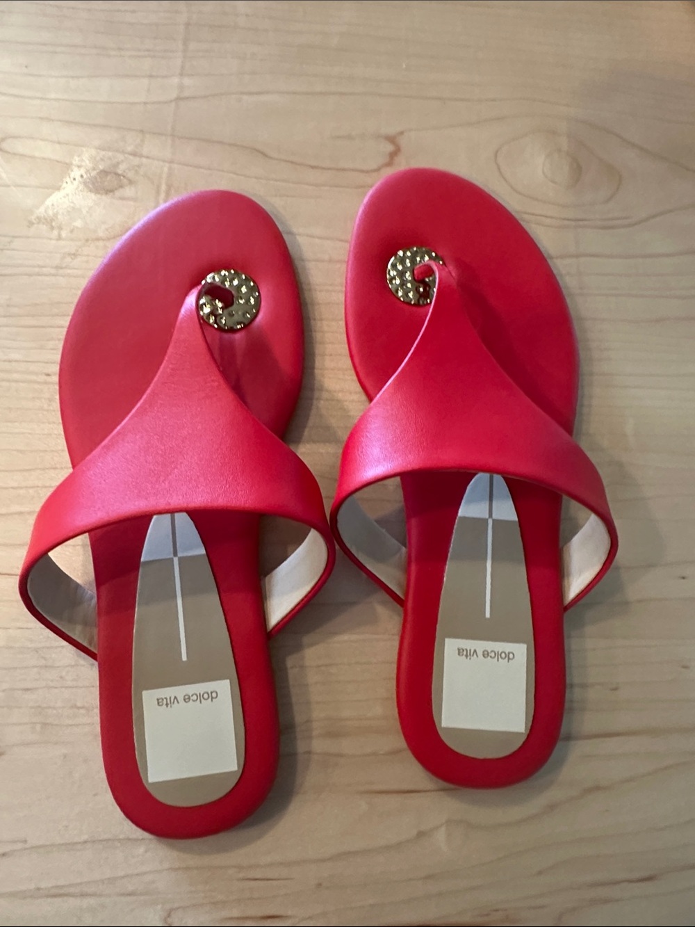 Dolce Vita Kittle Red Leather Thong Sandals Gold Detail Flip Flops Size 5.5 #336